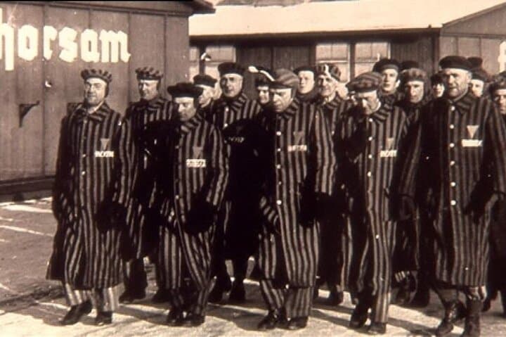 ביקור בספרדית במחנה הריכוז זקסנהאוזן.