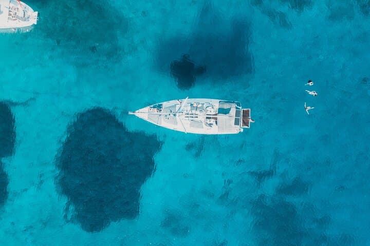 Dia Island Sailing Cruise with Meal and Water Activities