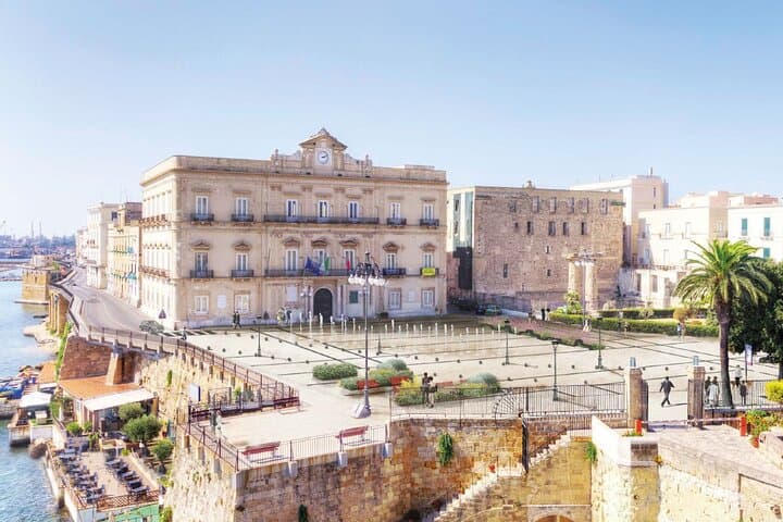 סיור הליכה בטראנטו עם מדריך קולי וכתוב על ידי מקומי