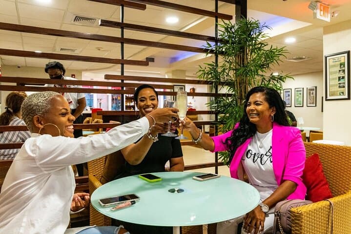 לובי ה-VIP של קלאב קינגסטון וכניסה עדיפה בנורמן מיינלי