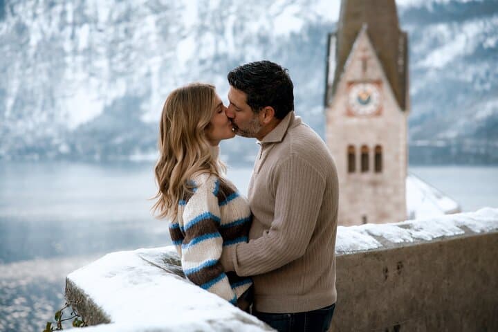 Private Vacation Photoshoot with Photographer in Hallstatt