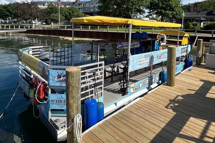 סיור חדש של 80 דקות בסירת אופניים באגם סנקה בווטקינס גלן