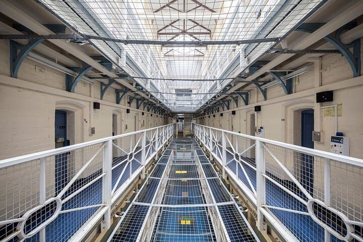 סיור מודרך בבית הסוהר של שראוּסברי