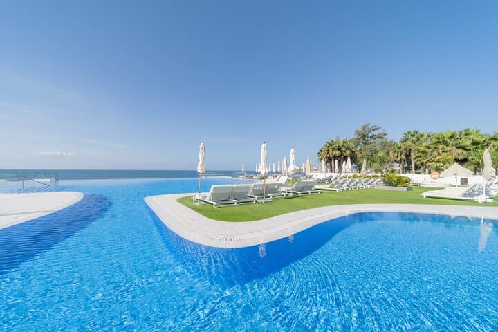 כרטיס יום מלא במועדון החוף פרצ'ל עם ארוחת צהריים