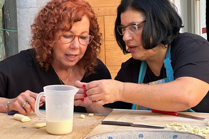 סיור הליכה בבארי עם חווית פסטה.