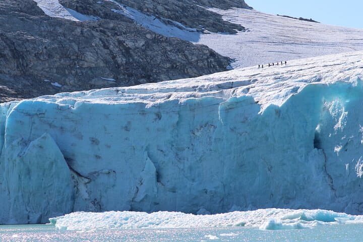Glacier Hiking and kayaking Tour on Stygge