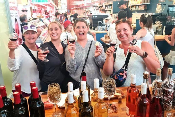 סיור הליכה מודרך ובילוי גסטרונומי בעיר ביאריץ