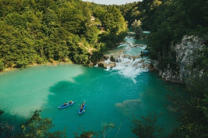 Kayaking Mreznica Waterfalls close to Plitvice Lakes