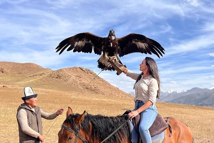 4 ימים באיסיק קול ובחון קמין עם שהייה נוודית, רכיבה על סוסים