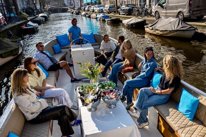 Amsterdam Canal Cruise in Open Boat with Unlimited Drinks Option
