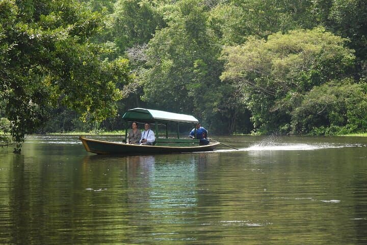 סיור יומי בנהר האמזונס ובאי הקופים
