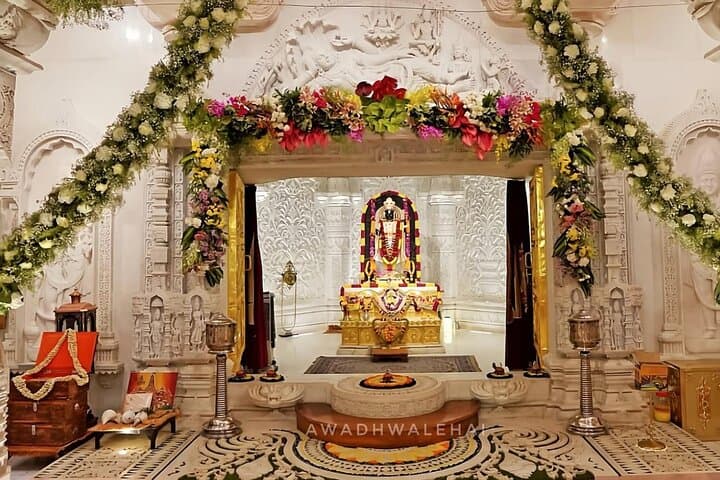 סיור באיודיה עם לינה בדרגת 4 כוכבים וארוחות - הכל כלול