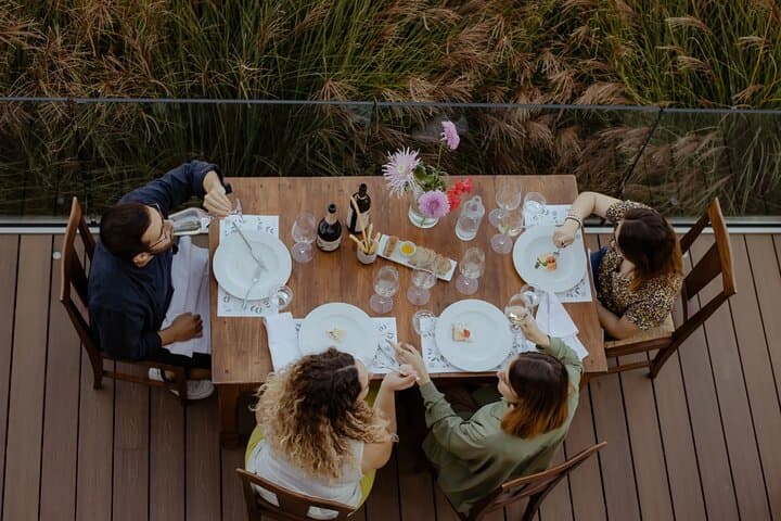 סדנת טעימות יין וסיור יקבים בגבעות מארקה איטליה