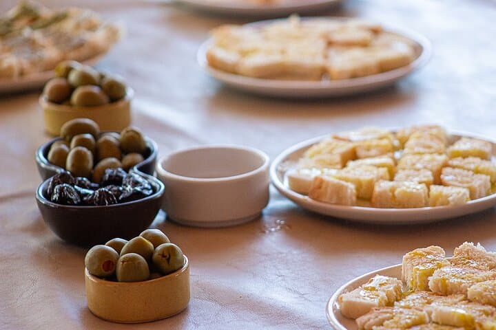 סיור במבשלת יין עם ארוחה ויין אישי שלך