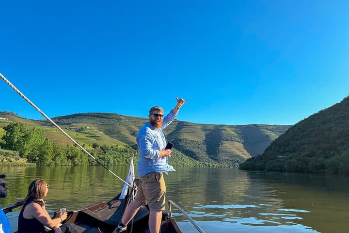 Best of the Douro in a Day: Boat, Wine and Family Lunch
