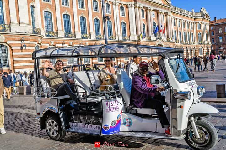 סיור בטולוז בטוק טוק חשמלי