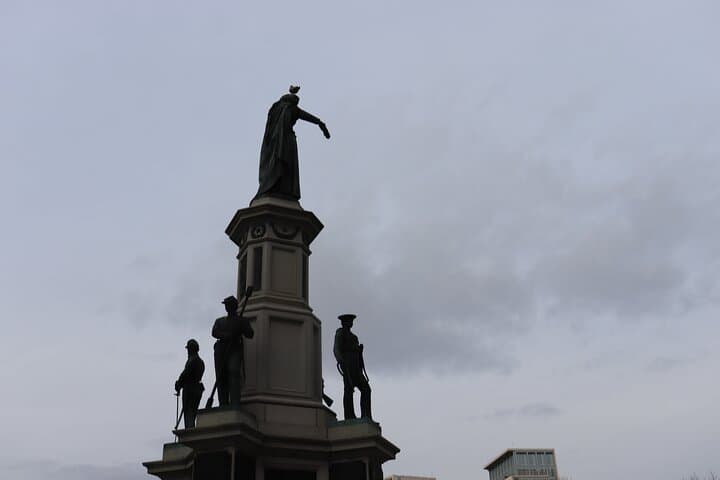 סיור הליכה עם GPS באפליקציה עצמאית בדאון טאון של פרובידנס ובראון