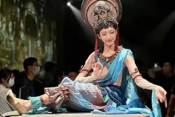 ההצגה דרך המשי בדונחואנג עם העברה