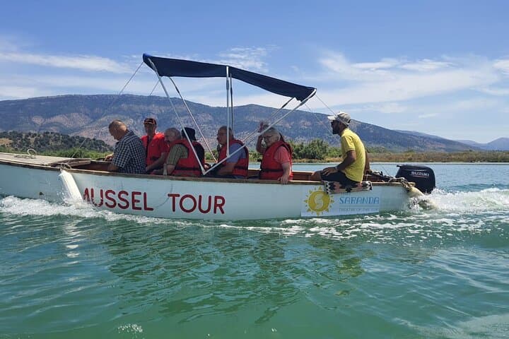 סיור שייט צדפות עם טעימות אוכל ושתייה באלבניה