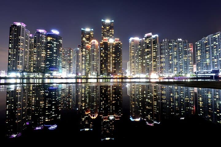 סיור לילה בפוסאן כולל שייט עם זיקוקים