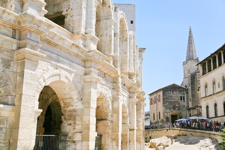 Hello Arles: Private 2-Hour Intro City Walk with Local Guide