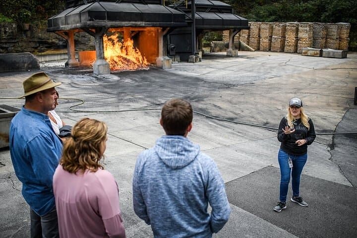Nashville to Jack Daniel's Distillery Bus Tour + Whiskey Tastings