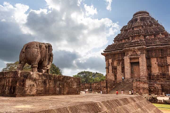 Private Bhubaneswar City Tour by Car Featuring Konark Sun Temple