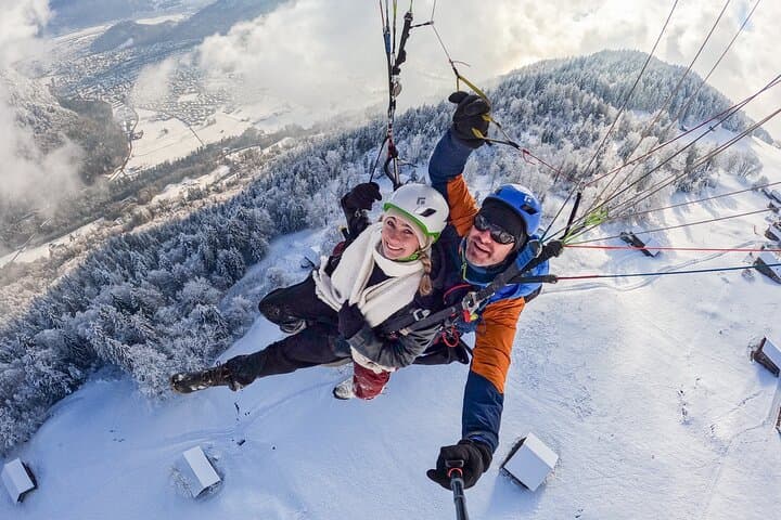 Tandem Paragliding Experience with Transport from Interlaken