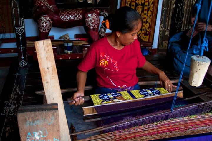 Lombok Waterfalls & Sukarara Weaving Village Tour