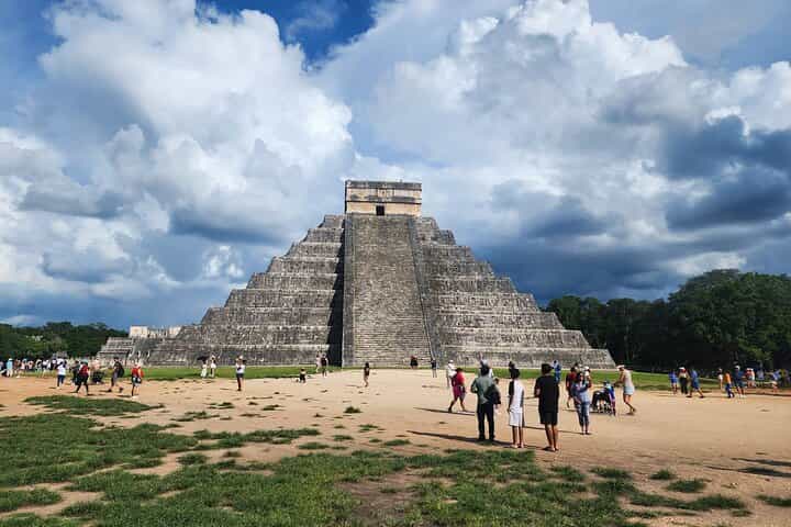 Chichén Itzá, Cenote Ikil & Hubiku with Valladolid Tour