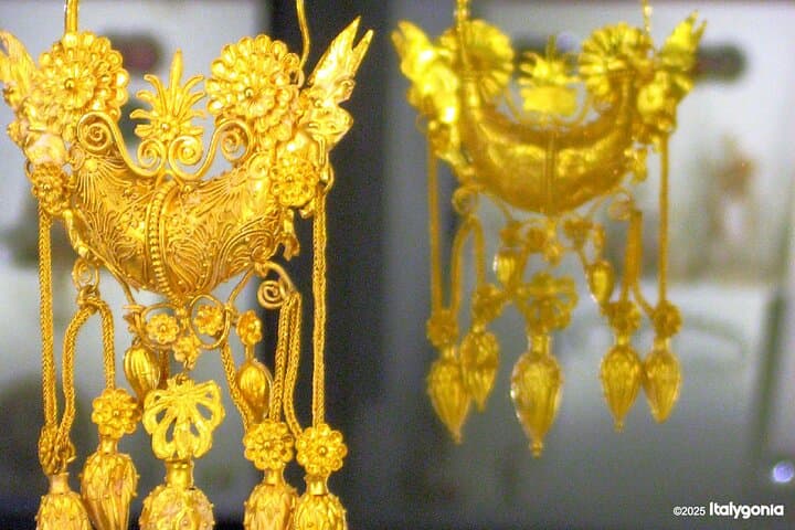 סיור במוזיאון הארכיאולוגי מרטה בטארנטו: ממצאים גדולים מאוד ומרשימים מזהב