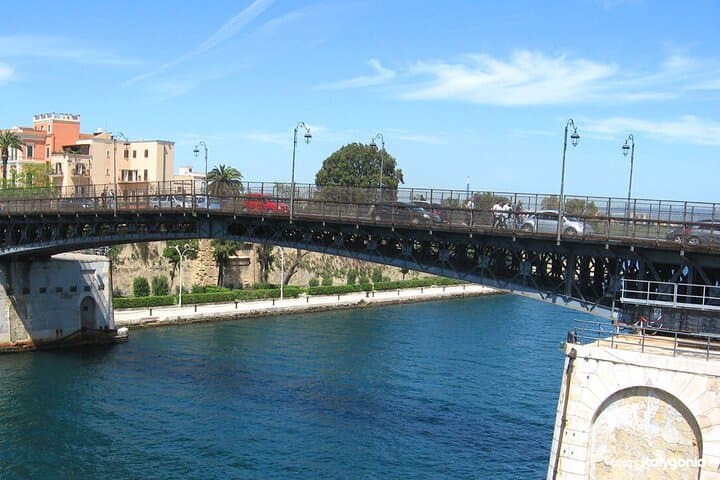 סיור רגלי בטארנטו: העיירה של שני הימים