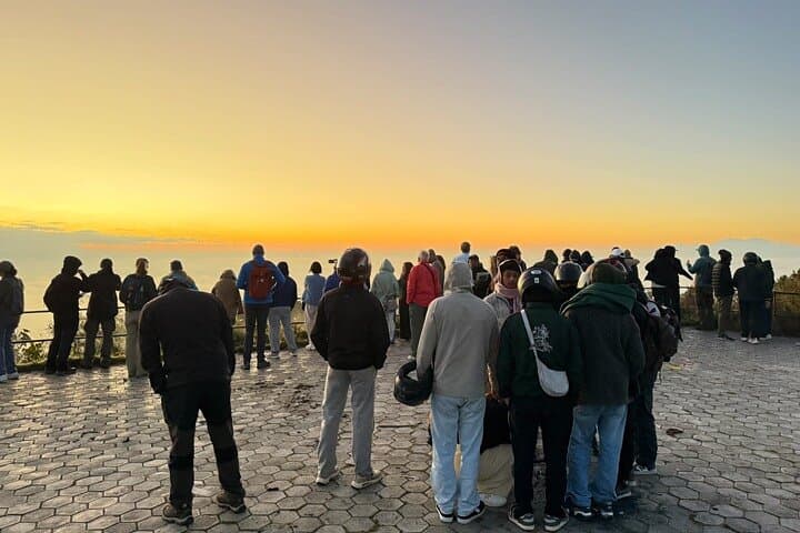 נוף זריחה מנגארקוט וטיולי יום מנפאל