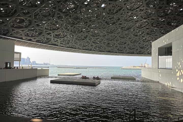 Abu Dhabi City Tour: Grand Mosque, Palace, Louvre & Ferrari World