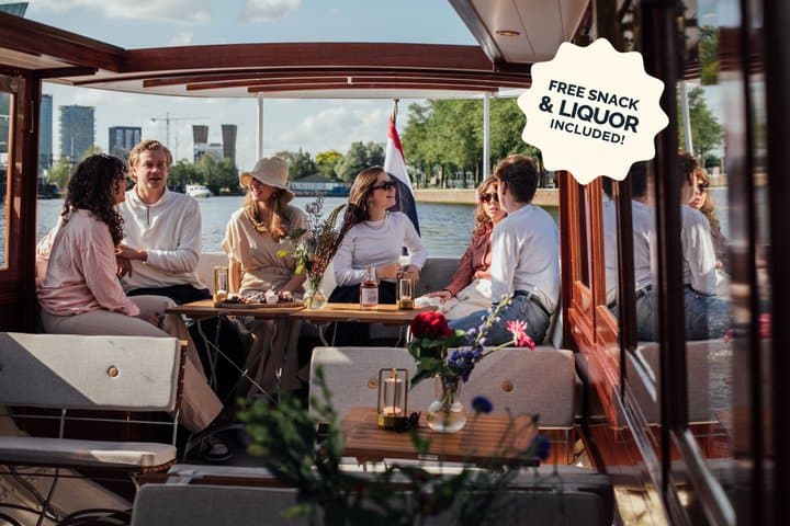 Amsterdam: Luxury Canal Cruise including Cocktails & Snacks