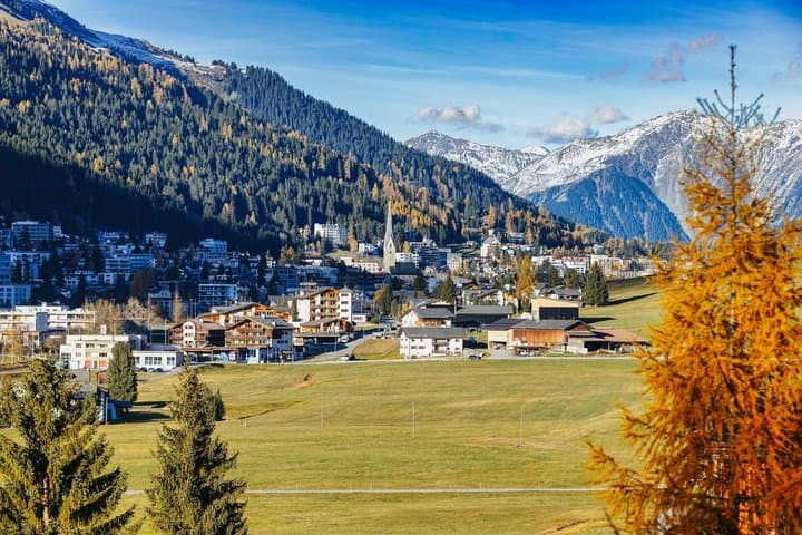 Davos Highlights: Culture, Shopping Streets & Alpine Beauty